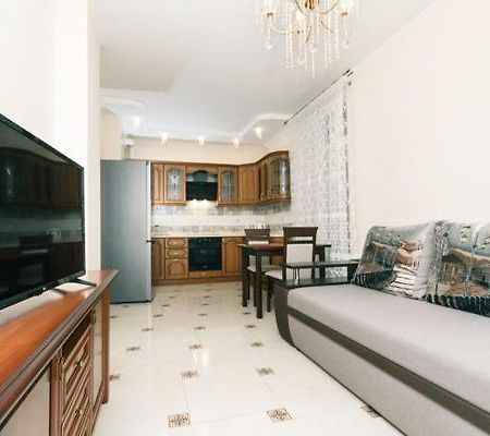 Lux Apartment, Comfort Town, Киев Екстериор снимка