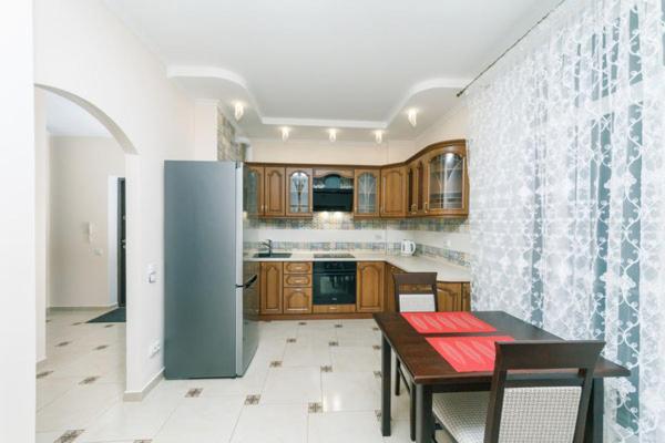 Lux Apartment, Comfort Town, Киев Екстериор снимка